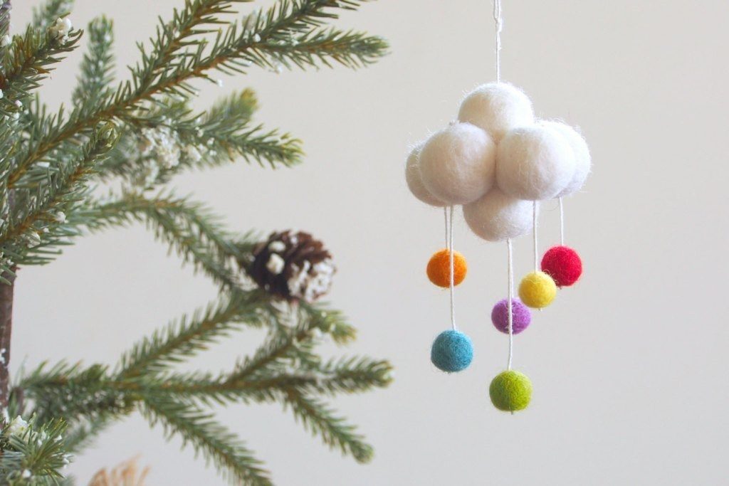 ideas-sencillas-para-decorar-en-navidad-el-techo-de-tu-hogar