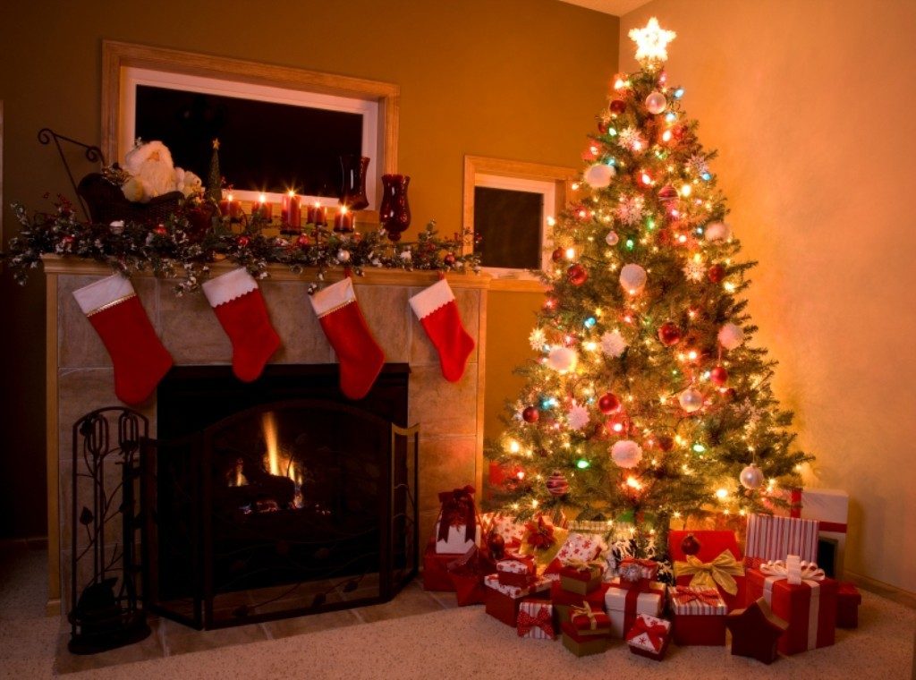imagenes-con-decoraciones-navidenas-para-la-chimenea