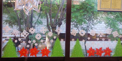 como decorar ventanas en navidad